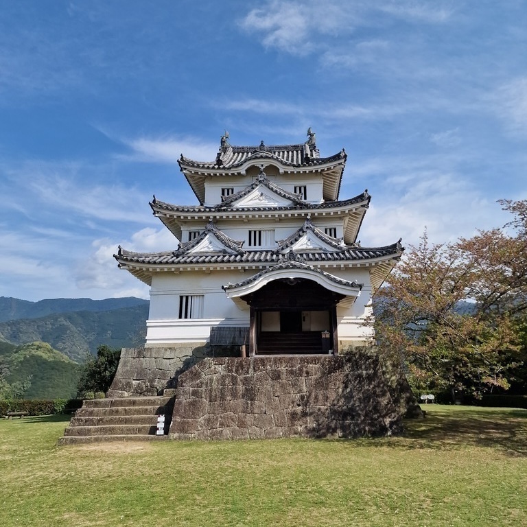 A small castle on top of a hill, only the keep is still standing